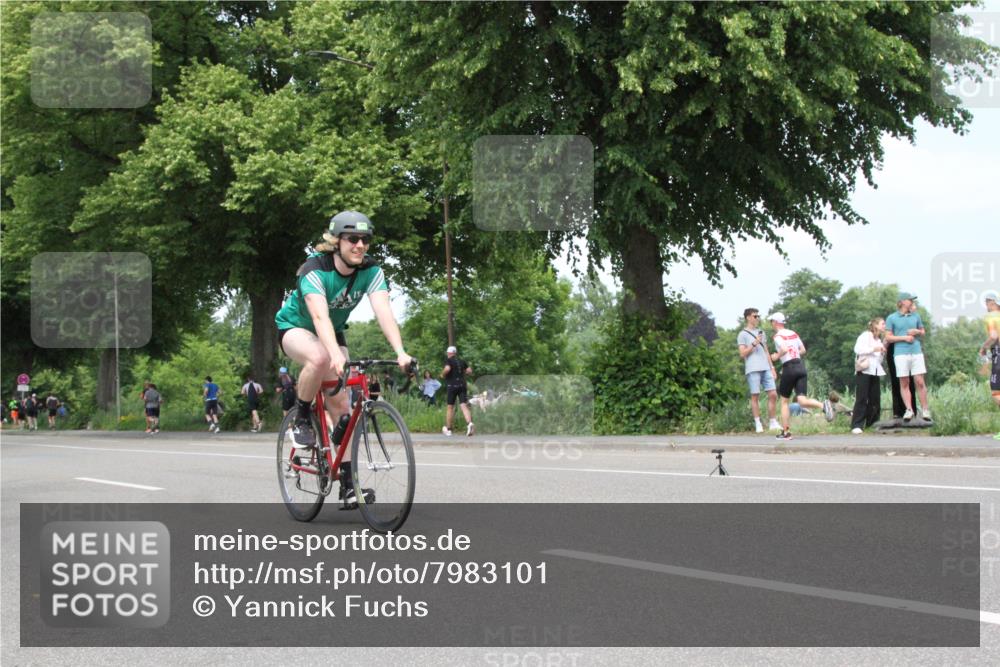 15.06.2025 - 7 Türme Triathlon Yannick Fuchs http://msf.ph/oto/7983101 15.06.2025 13:35:46 Radfahren  meine-sportfotos.de