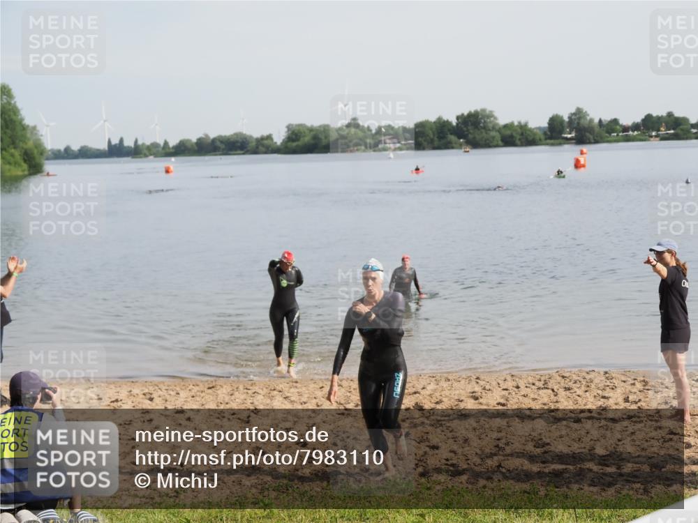21.06.2025 - 27. Vierlanden-Triathlon MichiJ http://msf.ph/oto/7983110 15.06.2026 09:06:56 Schwimmen 212, 251 meine-sportfotos.de