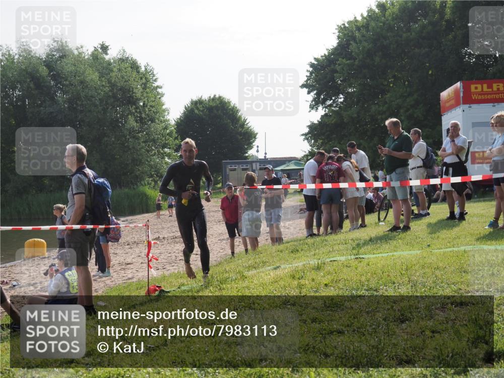 15.06.2025 - 27. Vierlanden-Triathlon KatJ http://msf.ph/oto/7983113 15.06.2025 08:50:38 Schwimmen 143 meine-sportfotos.de