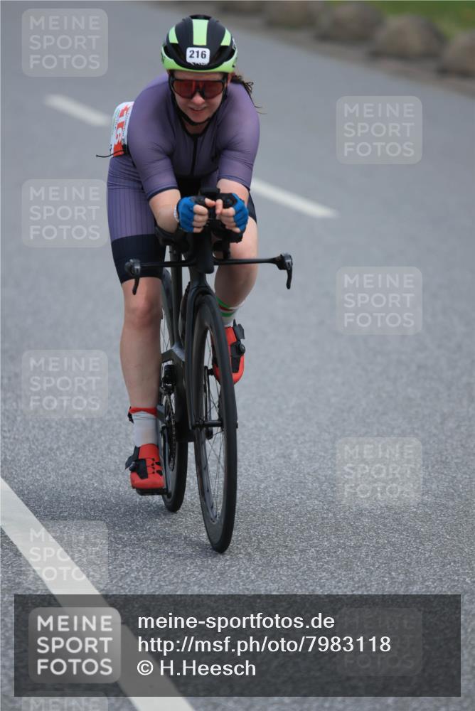 15.06.2025 - 27. Vierlanden-Triathlon H.Heesch http://msf.ph/oto/7983118 15.06.2025 10:55:09 Radfahren 20, 72, 125, 174, 216 meine-sportfotos.de