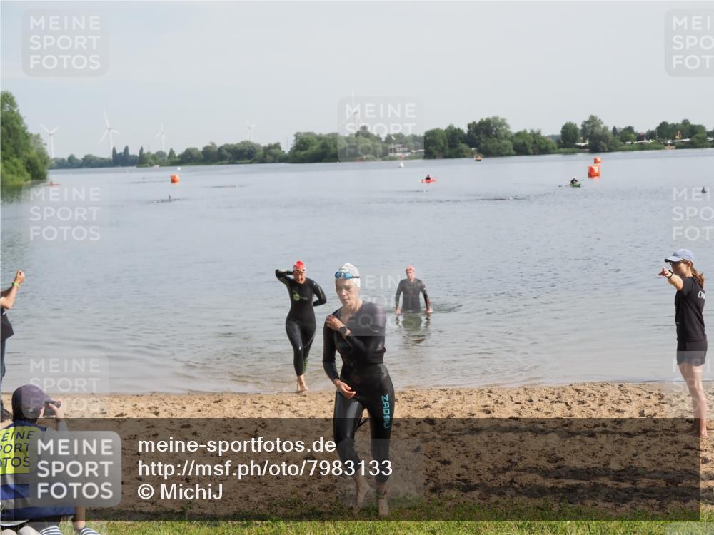 21.06.2025 - 27. Vierlanden-Triathlon MichiJ http://msf.ph/oto/7983133 15.06.2026 09:06:57 Schwimmen 212, 251 meine-sportfotos.de