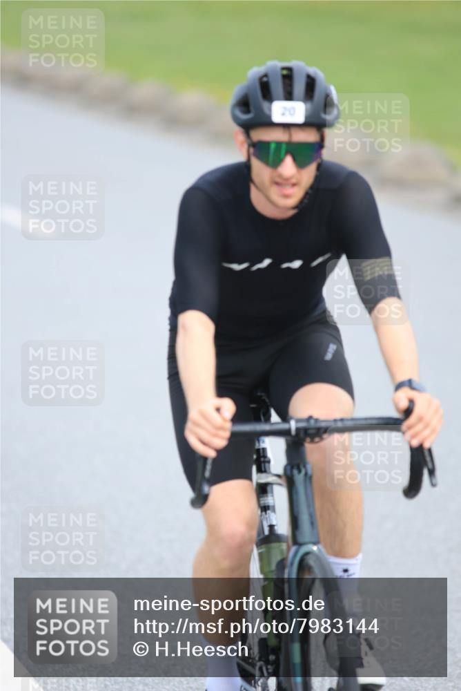 15.06.2025 - 27. Vierlanden-Triathlon H.Heesch http://msf.ph/oto/7983144 15.06.2025 10:55:11 Radfahren 20, 72, 125, 174, 216 meine-sportfotos.de