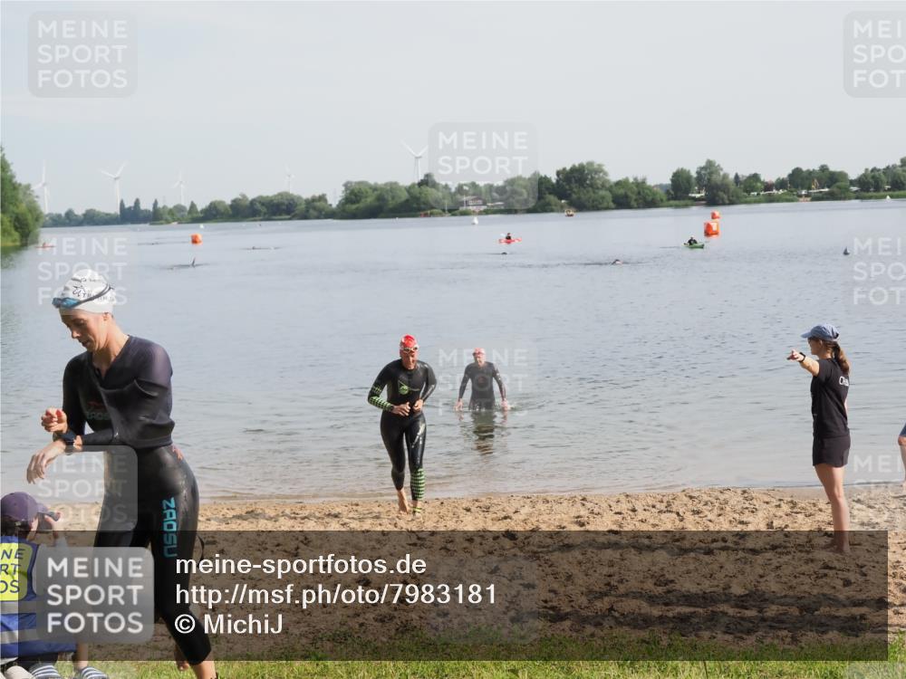21.06.2025 - 27. Vierlanden-Triathlon MichiJ http://msf.ph/oto/7983181 15.06.2026 09:06:58 Schwimmen 212, 251 meine-sportfotos.de