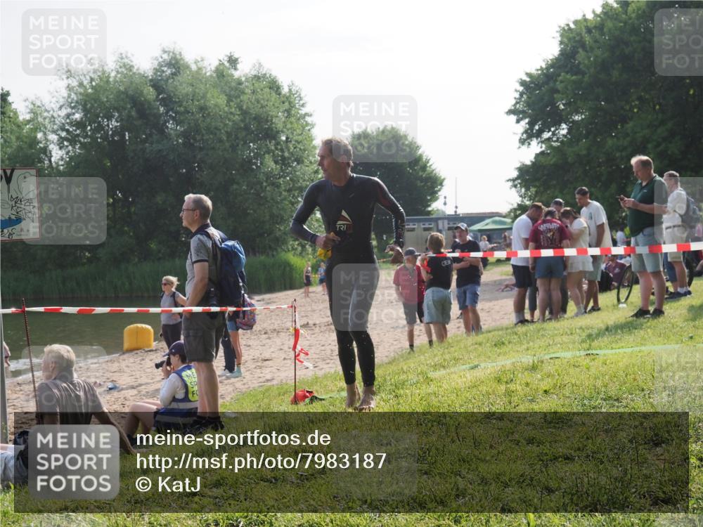 15.06.2025 - 27. Vierlanden-Triathlon KatJ http://msf.ph/oto/7983187 15.06.2025 08:50:39 Schwimmen 143 meine-sportfotos.de