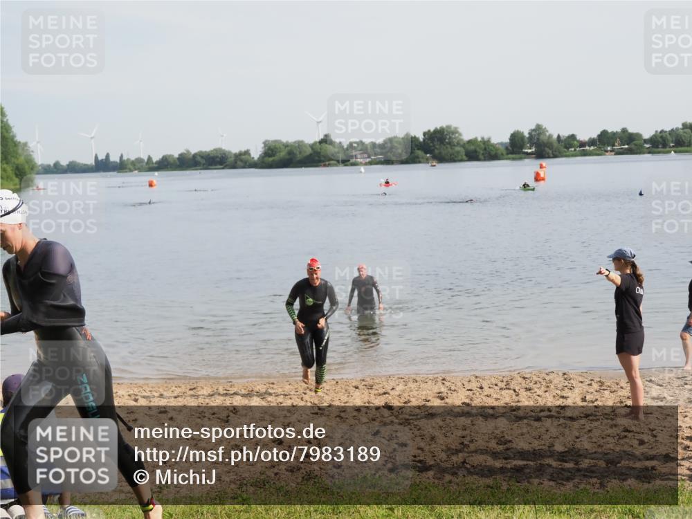 21.06.2025 - 27. Vierlanden-Triathlon MichiJ http://msf.ph/oto/7983189 15.06.2026 09:06:58 Schwimmen 212, 251 meine-sportfotos.de