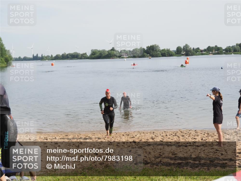 21.06.2025 - 27. Vierlanden-Triathlon MichiJ http://msf.ph/oto/7983198 15.06.2026 09:06:58 Schwimmen 212, 251 meine-sportfotos.de