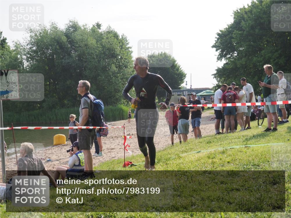 15.06.2025 - 27. Vierlanden-Triathlon KatJ http://msf.ph/oto/7983199 15.06.2025 08:50:39 Schwimmen 143 meine-sportfotos.de