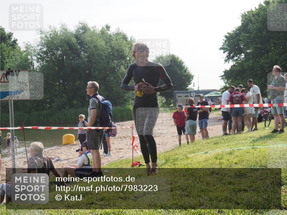 15.06.2025 - 27. Vierlanden-Triathlon KatJ http://msf.ph/oto/7983223 15.06.2025 08:50:40 Schwimmen 143 meine-sportfotos.de