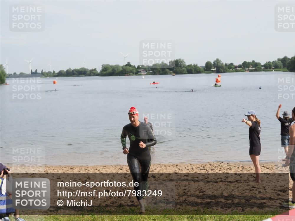 21.06.2025 - 27. Vierlanden-Triathlon MichiJ http://msf.ph/oto/7983249 15.06.2026 09:07:00 Schwimmen 212, 251 meine-sportfotos.de