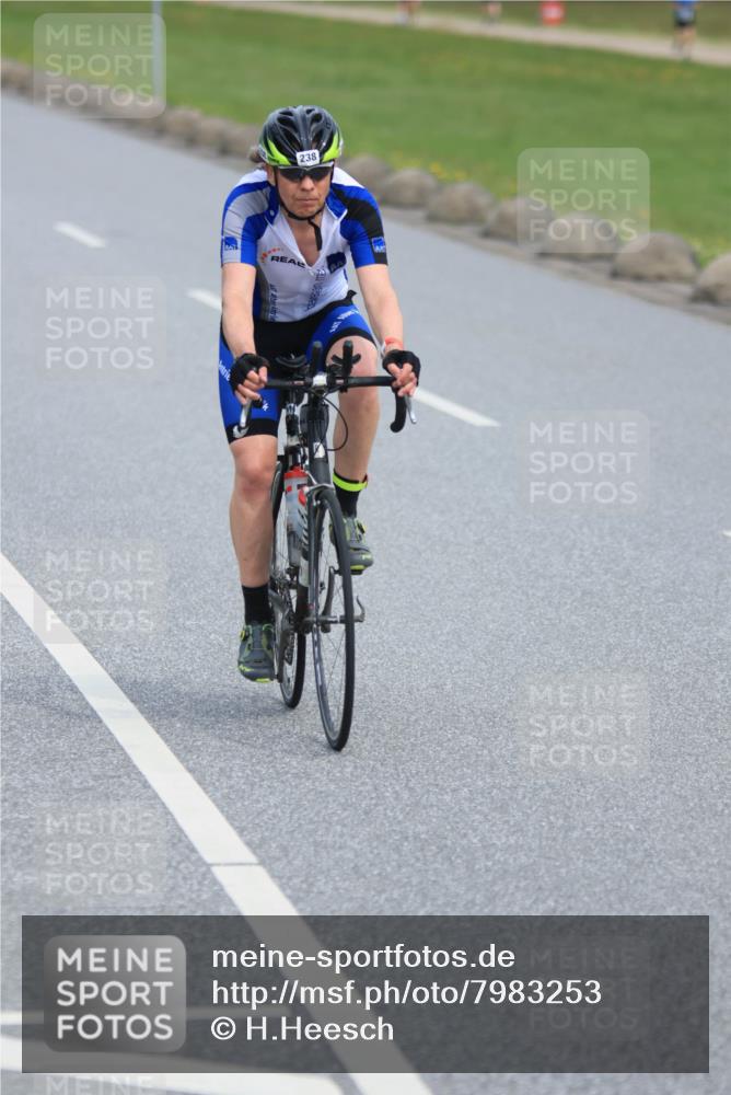 15.06.2025 - 27. Vierlanden-Triathlon H.Heesch http://msf.ph/oto/7983253 15.06.2025 10:55:46 Radfahren 238 meine-sportfotos.de