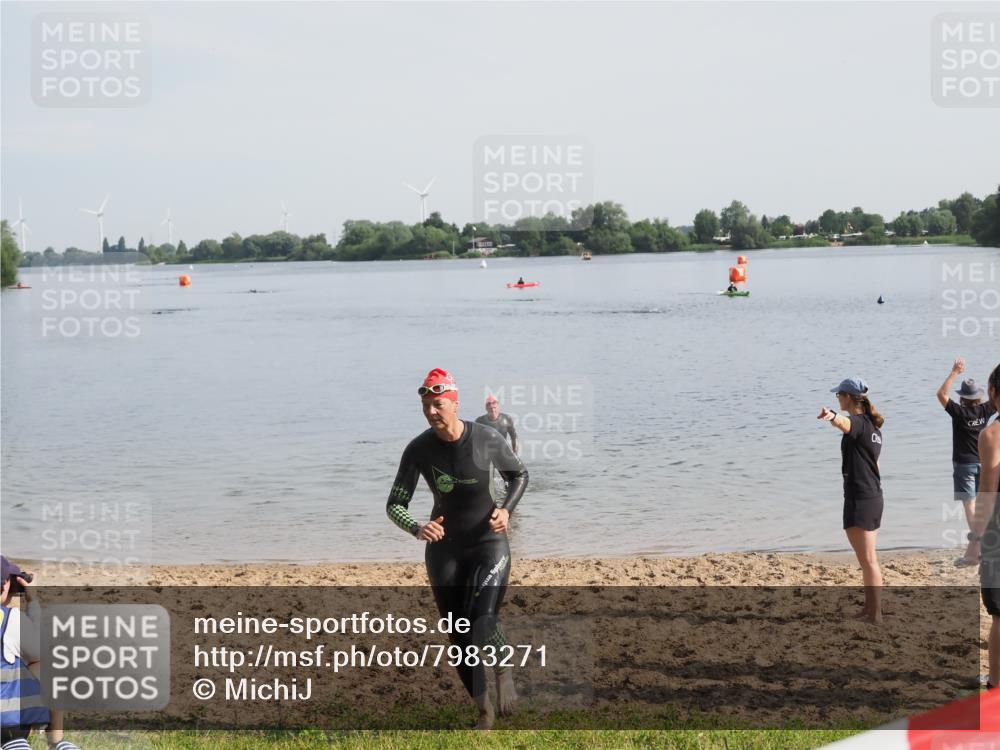 21.06.2025 - 27. Vierlanden-Triathlon MichiJ http://msf.ph/oto/7983271 15.06.2026 09:07:01 Schwimmen 212, 231, 251 meine-sportfotos.de