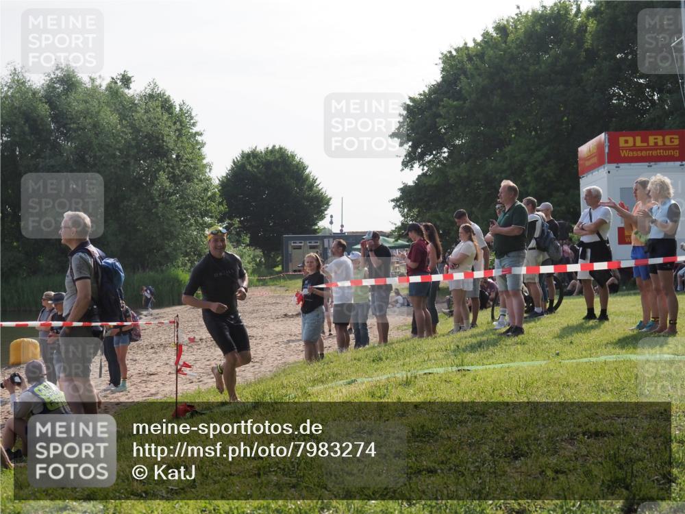 15.06.2025 - 27. Vierlanden-Triathlon KatJ http://msf.ph/oto/7983274 15.06.2025 08:51:14 Schwimmen 90 meine-sportfotos.de