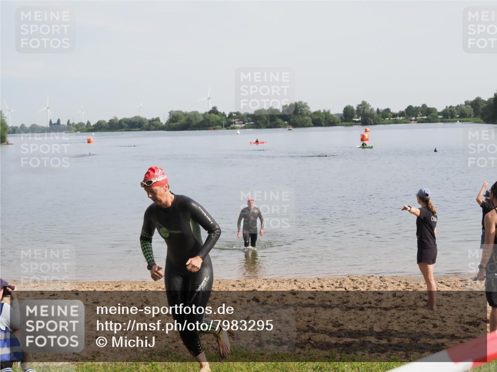 21.06.2025 - 27. Vierlanden-Triathlon MichiJ http://msf.ph/oto/7983295 15.06.2026 09:07:01 Schwimmen 212, 231, 251 meine-sportfotos.de
