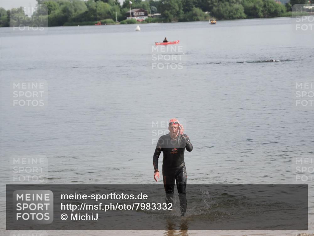 21.06.2025 - 27. Vierlanden-Triathlon MichiJ http://msf.ph/oto/7983332 15.06.2026 09:07:03 Schwimmen 212, 231, 251 meine-sportfotos.de