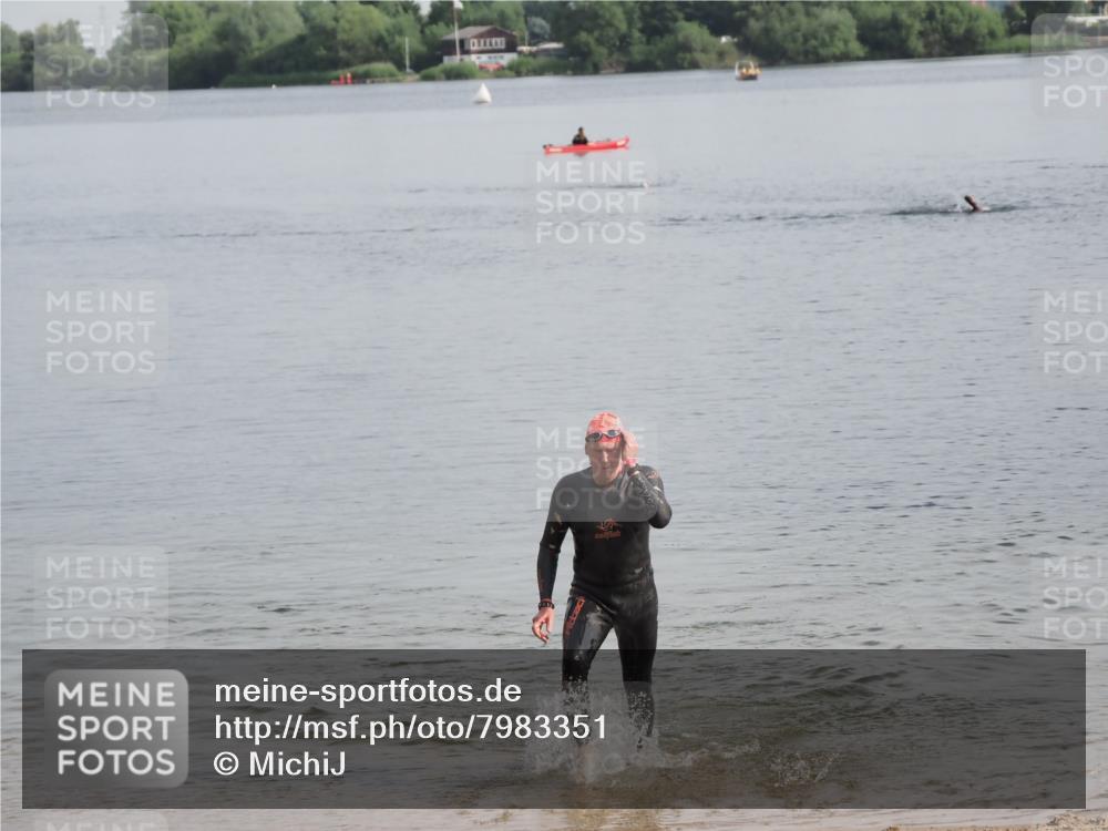 21.06.2025 - 27. Vierlanden-Triathlon MichiJ http://msf.ph/oto/7983351 15.06.2026 09:07:04 Schwimmen 212, 231, 251 meine-sportfotos.de