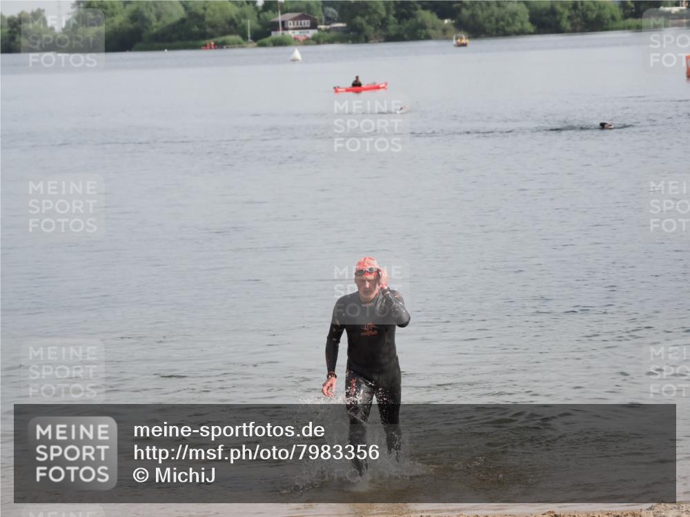 21.06.2025 - 27. Vierlanden-Triathlon MichiJ http://msf.ph/oto/7983356 15.06.2026 09:07:04 Schwimmen 212, 231, 251 meine-sportfotos.de
