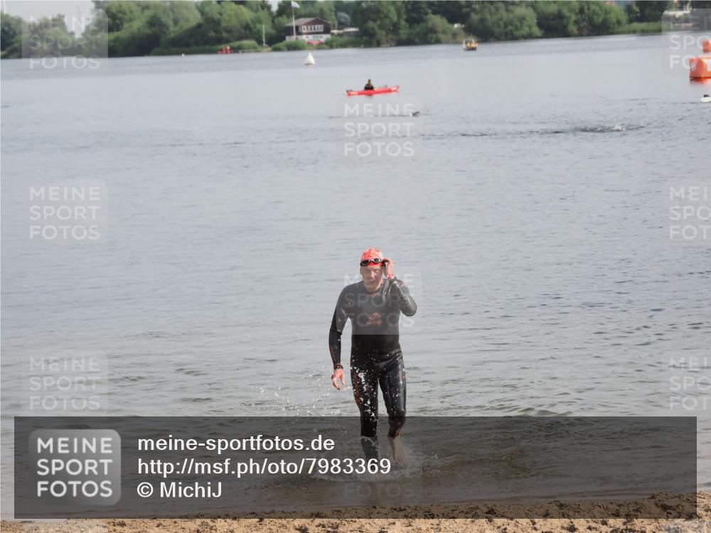 21.06.2025 - 27. Vierlanden-Triathlon MichiJ http://msf.ph/oto/7983369 15.06.2026 09:07:04 Schwimmen 212, 231, 251 meine-sportfotos.de