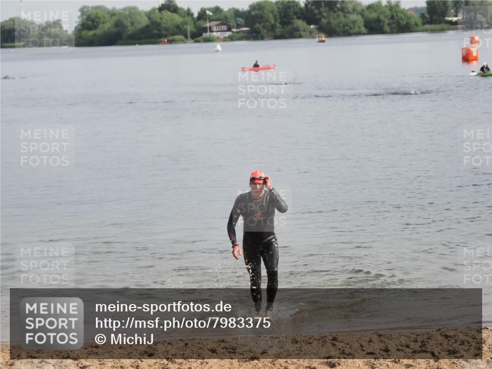 21.06.2025 - 27. Vierlanden-Triathlon MichiJ http://msf.ph/oto/7983375 15.06.2026 09:07:04 Schwimmen 212, 231, 251 meine-sportfotos.de