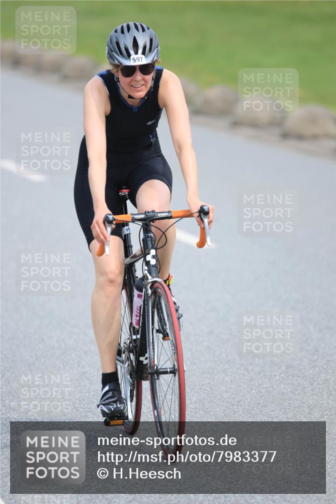 15.06.2025 - 27. Vierlanden-Triathlon H.Heesch http://msf.ph/oto/7983377 15.06.2025 10:56:23 Radfahren 73, 597, 606 meine-sportfotos.de