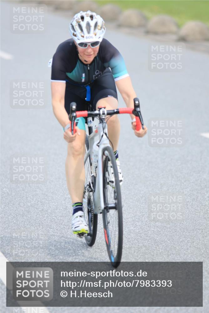 15.06.2025 - 27. Vierlanden-Triathlon H.Heesch http://msf.ph/oto/7983393 15.06.2025 10:56:27 Radfahren 597, 606 meine-sportfotos.de