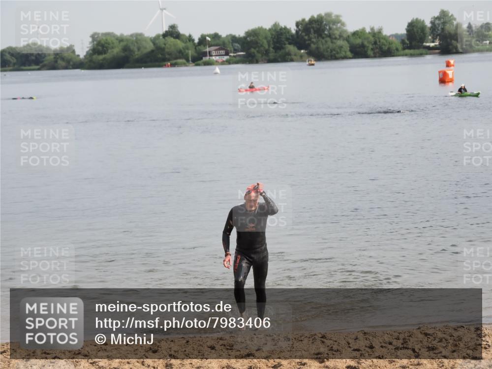 21.06.2025 - 27. Vierlanden-Triathlon MichiJ http://msf.ph/oto/7983406 15.06.2026 09:07:05 Schwimmen 231, 251 meine-sportfotos.de