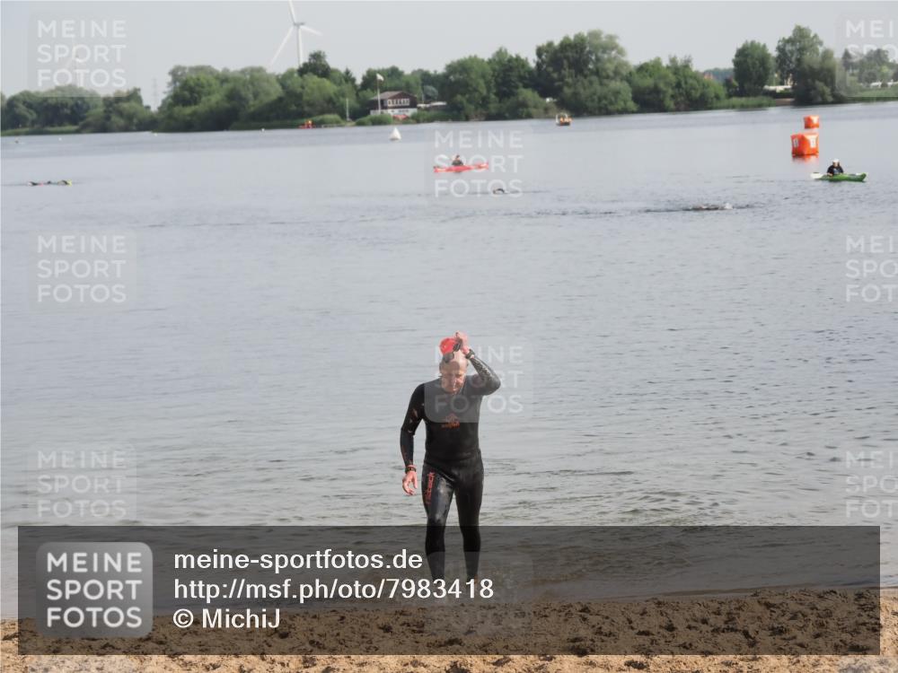 21.06.2025 - 27. Vierlanden-Triathlon MichiJ http://msf.ph/oto/7983418 15.06.2026 09:07:05 Schwimmen 231, 251 meine-sportfotos.de