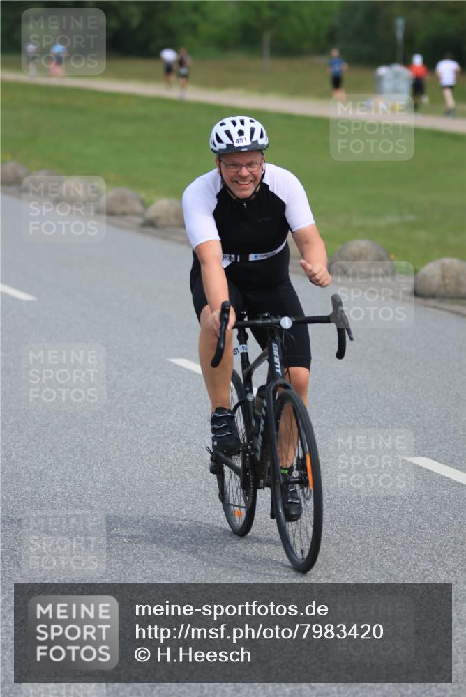 15.06.2025 - 27. Vierlanden-Triathlon H.Heesch http://msf.ph/oto/7983420 15.06.2025 10:56:56 Radfahren 94, 150, 451, 767 meine-sportfotos.de