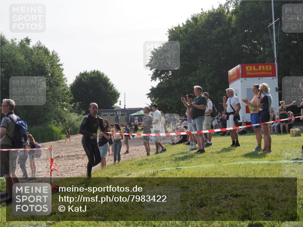 15.06.2025 - 27. Vierlanden-Triathlon KatJ http://msf.ph/oto/7983422 15.06.2025 08:52:35 Schwimmen 163 meine-sportfotos.de