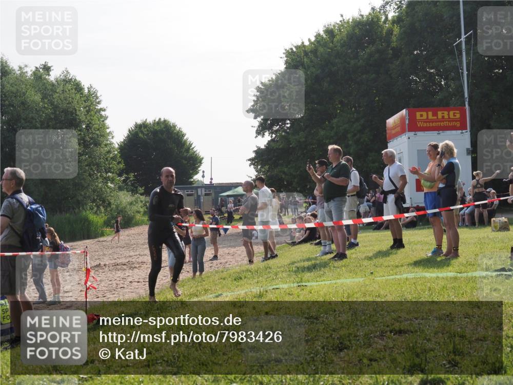 15.06.2025 - 27. Vierlanden-Triathlon KatJ http://msf.ph/oto/7983426 15.06.2025 08:52:35 Schwimmen 163 meine-sportfotos.de