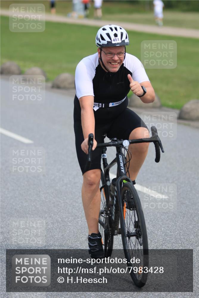 15.06.2025 - 27. Vierlanden-Triathlon H.Heesch http://msf.ph/oto/7983428 15.06.2025 10:56:56 Radfahren 94, 150, 451, 767 meine-sportfotos.de