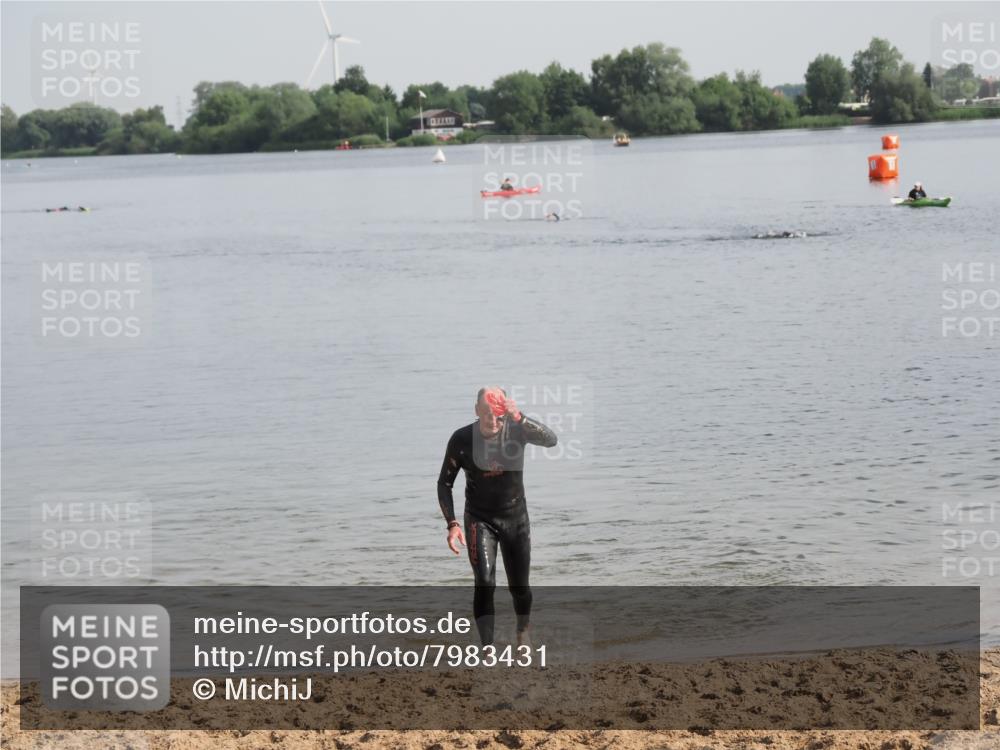 21.06.2025 - 27. Vierlanden-Triathlon MichiJ http://msf.ph/oto/7983431 15.06.2026 09:07:05 Schwimmen 231, 251 meine-sportfotos.de