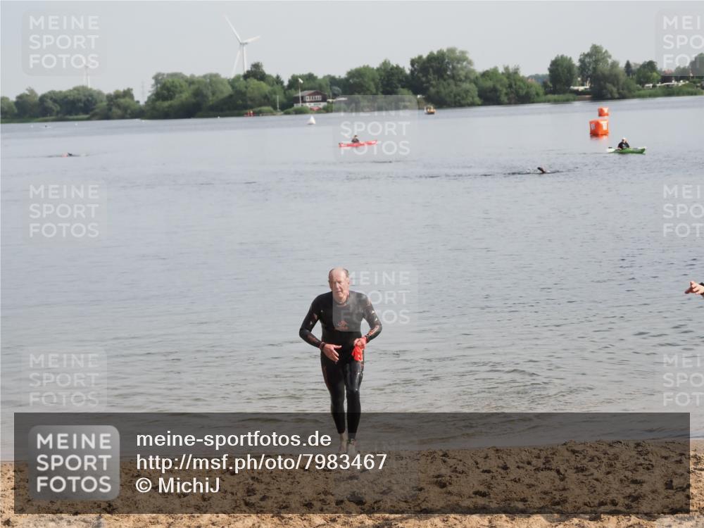 21.06.2025 - 27. Vierlanden-Triathlon MichiJ http://msf.ph/oto/7983467 15.06.2026 09:07:05 Schwimmen 231, 251 meine-sportfotos.de