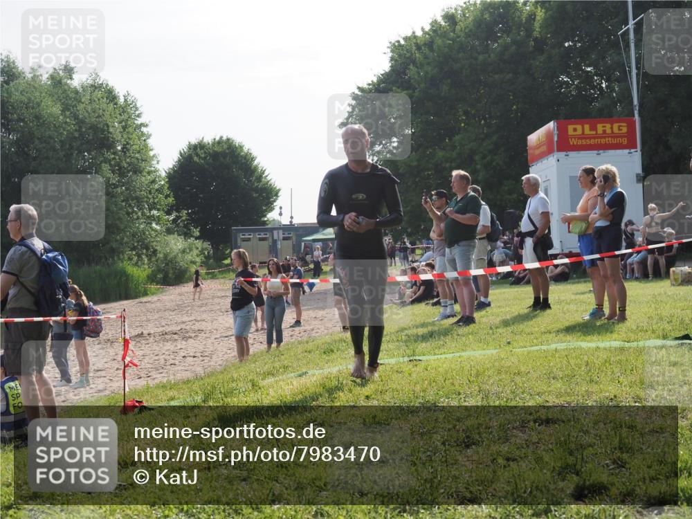 15.06.2025 - 27. Vierlanden-Triathlon KatJ http://msf.ph/oto/7983470 15.06.2025 08:52:37 Schwimmen 163 meine-sportfotos.de