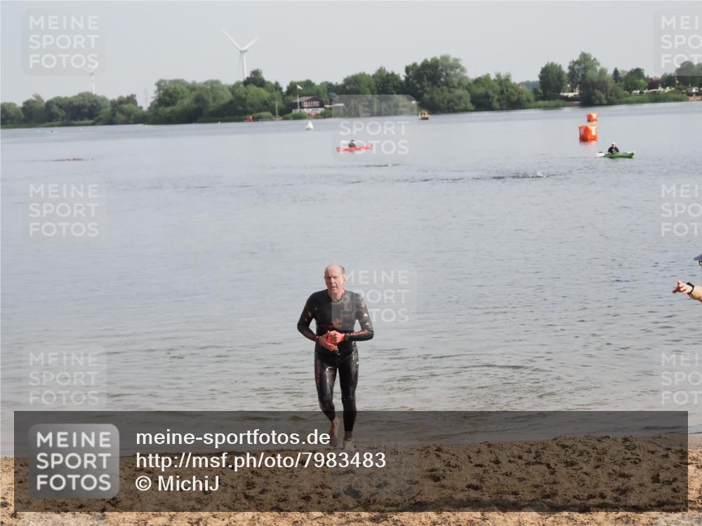 21.06.2025 - 27. Vierlanden-Triathlon MichiJ http://msf.ph/oto/7983483 15.06.2026 09:07:05 Schwimmen 231, 251 meine-sportfotos.de