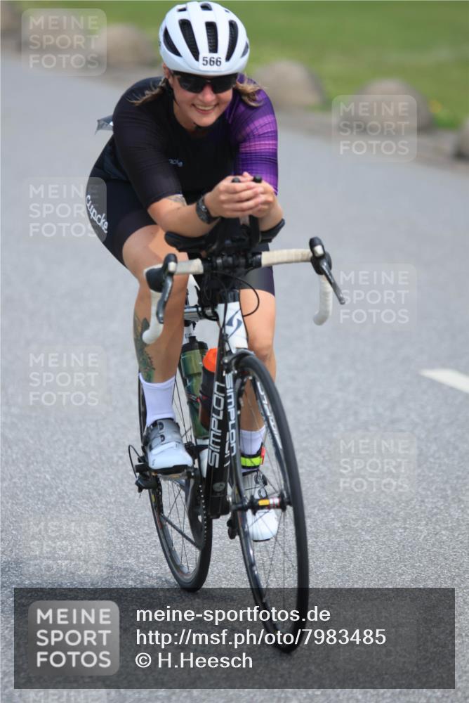 15.06.2025 - 27. Vierlanden-Triathlon H.Heesch http://msf.ph/oto/7983485 15.06.2025 10:57:23 Radfahren 149, 491, 566, 1395 meine-sportfotos.de