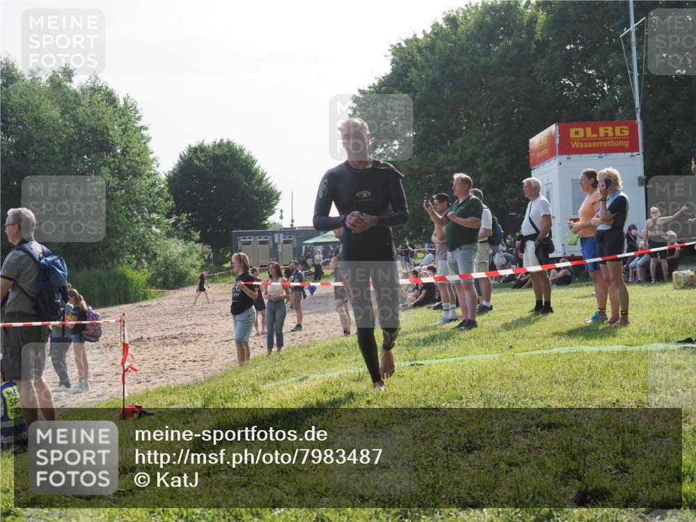 15.06.2025 - 27. Vierlanden-Triathlon KatJ http://msf.ph/oto/7983487 15.06.2025 08:52:37 Schwimmen 163 meine-sportfotos.de