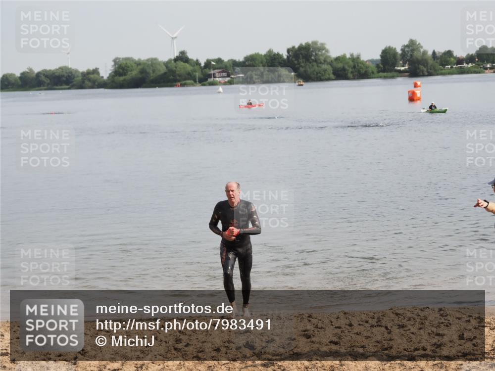 21.06.2025 - 27. Vierlanden-Triathlon MichiJ http://msf.ph/oto/7983491 15.06.2026 09:07:06 Schwimmen 231, 251 meine-sportfotos.de