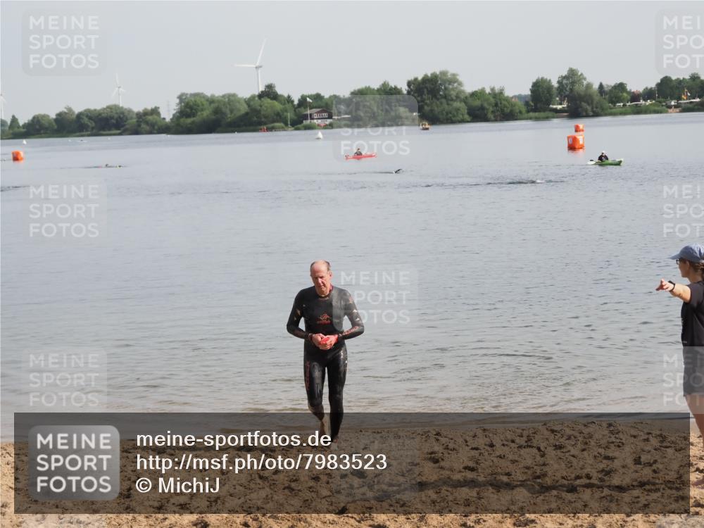 21.06.2025 - 27. Vierlanden-Triathlon MichiJ http://msf.ph/oto/7983523 15.06.2026 09:07:06 Schwimmen 231, 251 meine-sportfotos.de