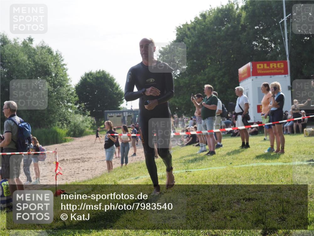 15.06.2025 - 27. Vierlanden-Triathlon KatJ http://msf.ph/oto/7983540 15.06.2025 08:52:38 Schwimmen 163 meine-sportfotos.de