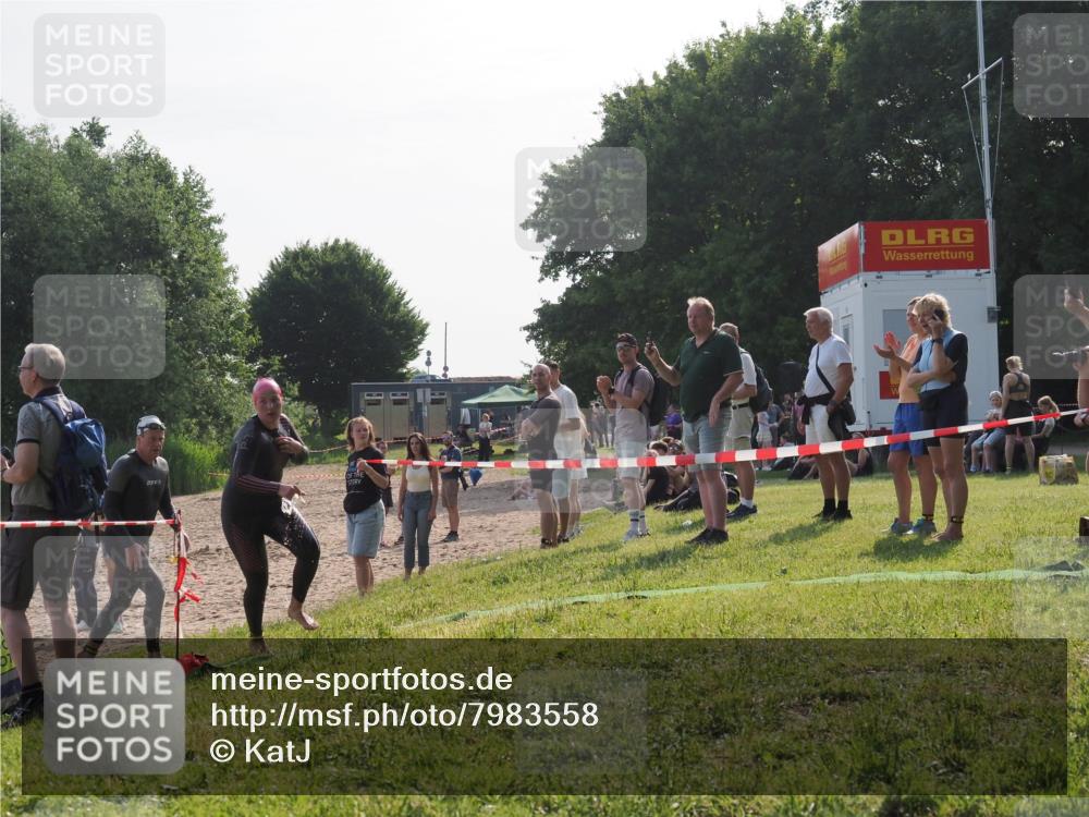 15.06.2025 - 27. Vierlanden-Triathlon KatJ http://msf.ph/oto/7983558 15.06.2025 08:52:51 Schwimmen 98, 233 meine-sportfotos.de