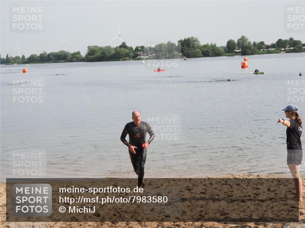 21.06.2025 - 27. Vierlanden-Triathlon MichiJ http://msf.ph/oto/7983580 15.06.2026 09:07:07 Schwimmen 231, 251 meine-sportfotos.de