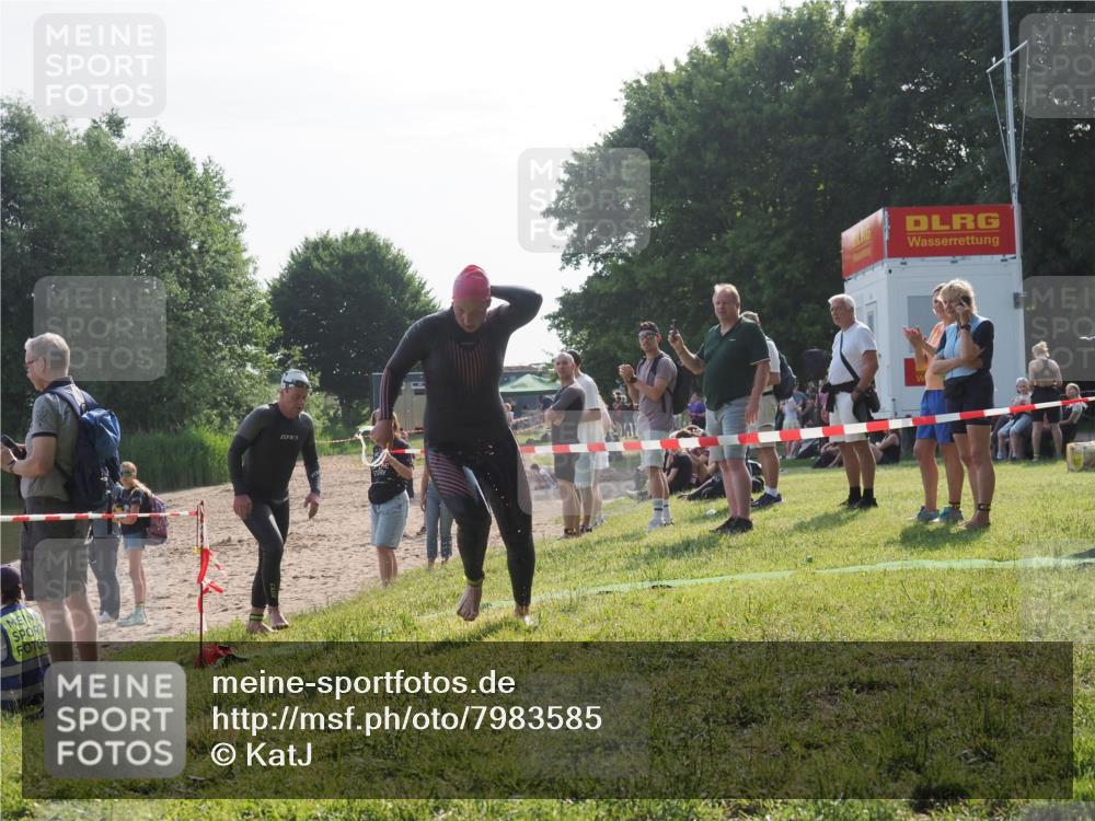 15.06.2025 - 27. Vierlanden-Triathlon KatJ http://msf.ph/oto/7983585 15.06.2025 08:52:52 Schwimmen 98, 233 meine-sportfotos.de