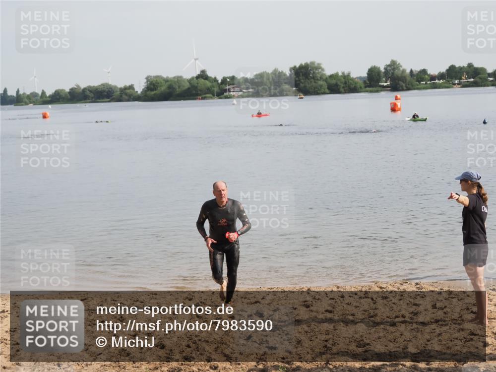 21.06.2025 - 27. Vierlanden-Triathlon MichiJ http://msf.ph/oto/7983590 15.06.2026 09:07:07 Schwimmen 231, 251 meine-sportfotos.de