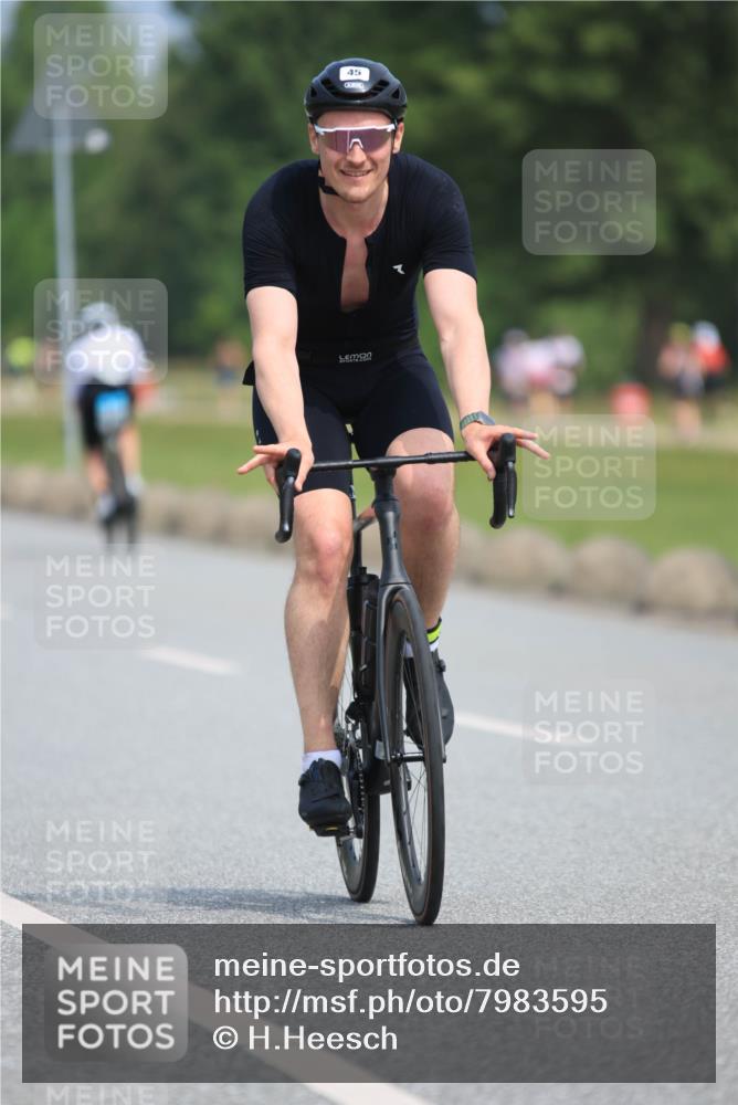 15.06.2025 - 27. Vierlanden-Triathlon H.Heesch http://msf.ph/oto/7983595 15.06.2025 11:16:27 Radfahren 45, 603, 717, 805, 953 meine-sportfotos.de