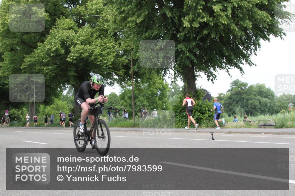 15.06.2025 - 7 Türme Triathlon Yannick Fuchs http://msf.ph/oto/7983599 15.06.2025 13:38:03 Radfahren  meine-sportfotos.de