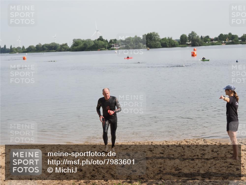 21.06.2025 - 27. Vierlanden-Triathlon MichiJ http://msf.ph/oto/7983601 15.06.2026 09:07:07 Schwimmen 231, 251 meine-sportfotos.de