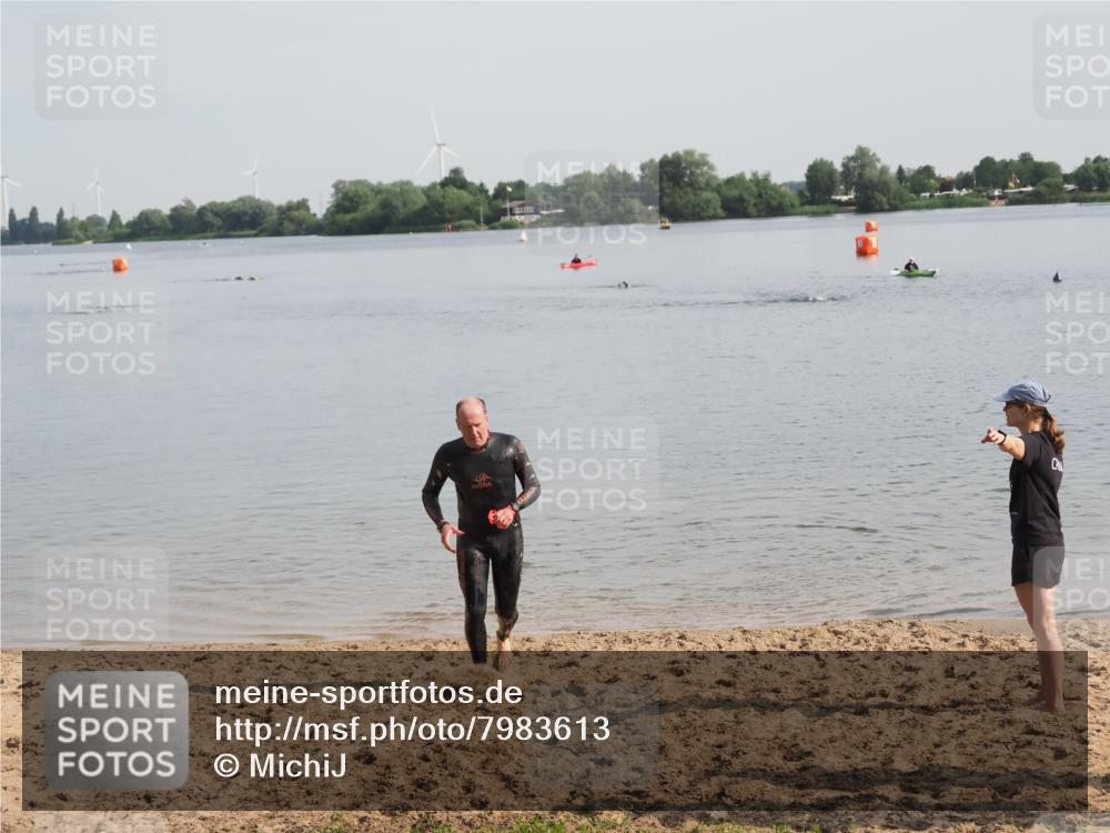 21.06.2025 - 27. Vierlanden-Triathlon MichiJ http://msf.ph/oto/7983613 15.06.2026 09:07:07 Schwimmen 231, 251 meine-sportfotos.de