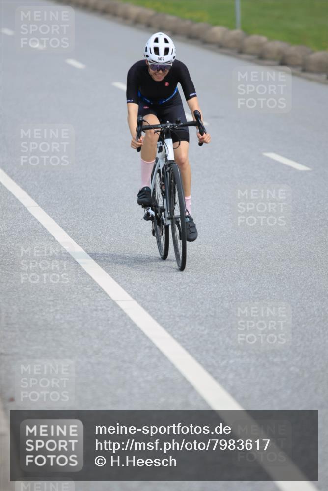 15.06.2025 - 27. Vierlanden-Triathlon H.Heesch http://msf.ph/oto/7983617 15.06.2025 10:57:33 Radfahren 48, 491, 494, 507, 753, 1395 meine-sportfotos.de