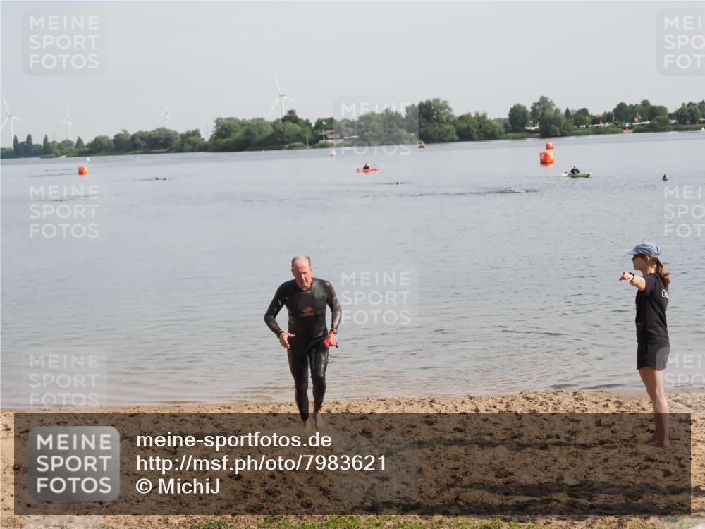 21.06.2025 - 27. Vierlanden-Triathlon MichiJ http://msf.ph/oto/7983621 15.06.2026 09:07:07 Schwimmen 231, 251 meine-sportfotos.de