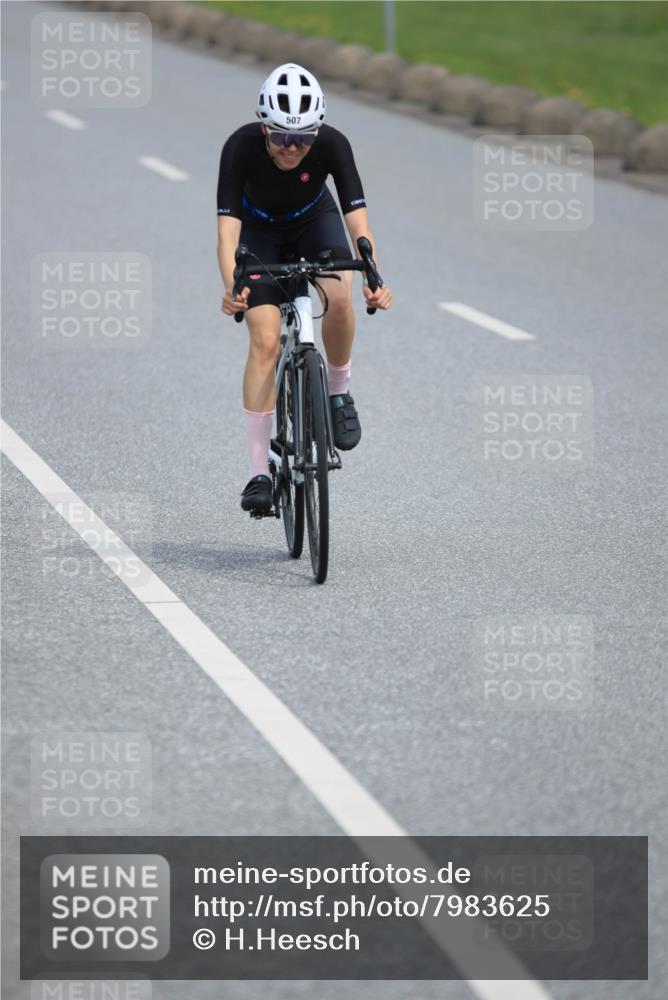 15.06.2025 - 27. Vierlanden-Triathlon H.Heesch http://msf.ph/oto/7983625 15.06.2025 10:57:33 Radfahren 48, 491, 494, 507, 753, 1395 meine-sportfotos.de